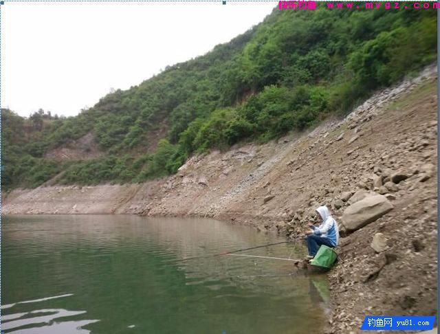 钓鱼实用技巧：冬钓深浅？老钓友教你浅水选择钓点钓鱼技巧