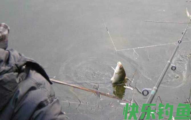 冬季钓鱼