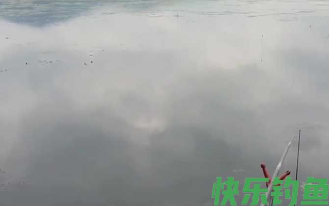 水库钓鱼